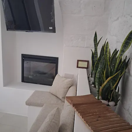 Amantia Suite Romantica Con Jacuzzi Privata דירה אוסטוני